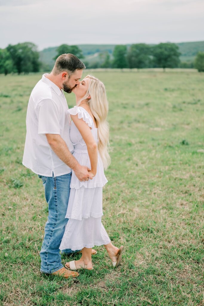 This image has an empty alt attribute; its file name is Little-Rock-Wedding-Photographer-Engagement-Session_3443-683x1024.jpg